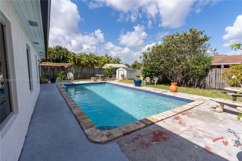 House in Miami, Florida 3 bedrooms, 147.16 sq.m. № 1867090 - photo 15