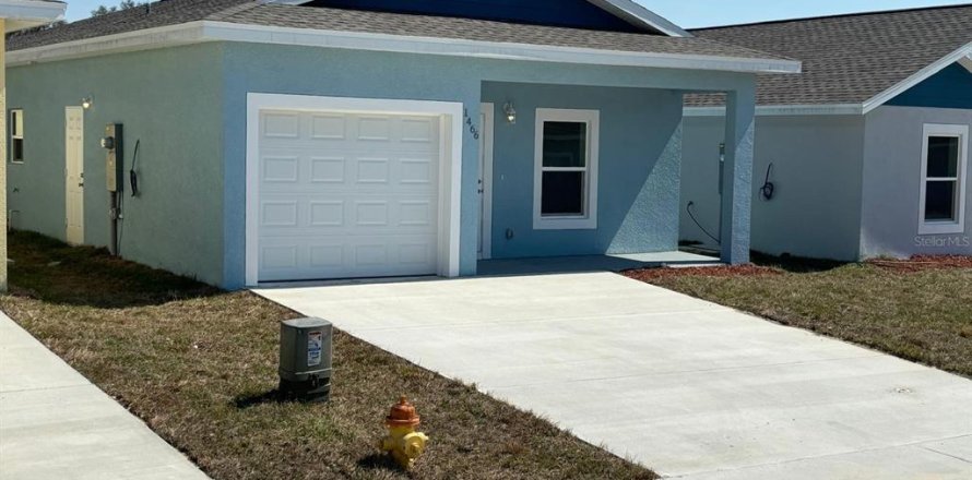 House in Sebring, Florida 3 bedrooms, 120.77 sq.m. № 2111204
