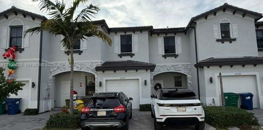 Adosado en Miami Gardens, Florida 3 dormitorios, 124.86 m2 № 1993745