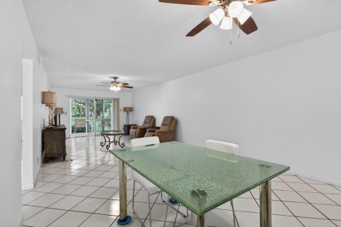Condo in Coconut Creek, Florida, 2 bedrooms  № 2185219 - photo 8