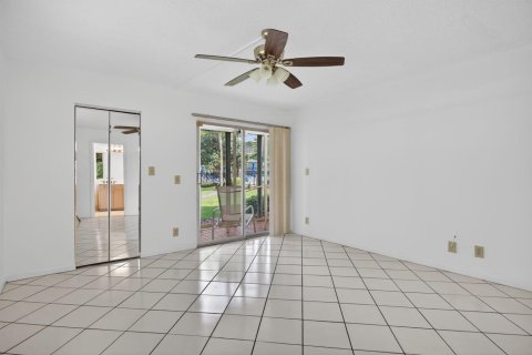 Condo in Coconut Creek, Florida, 2 bedrooms  № 2185219 - photo 21