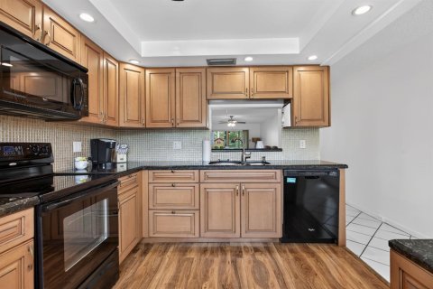 Condo in Coconut Creek, Florida, 2 bedrooms  № 2185219 - photo 6