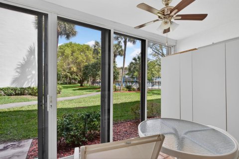 Condo in Coconut Creek, Florida, 2 bedrooms  № 2185219 - photo 16