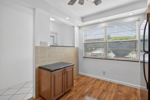 Condo in Coconut Creek, Florida, 2 bedrooms  № 2185219 - photo 5