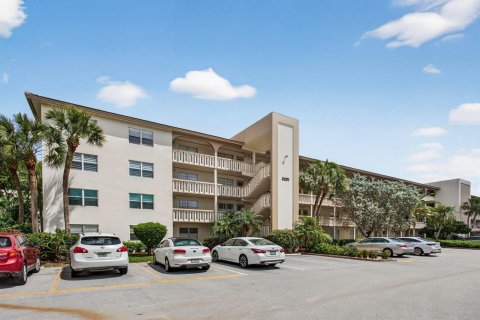 Condo in Coconut Creek, Florida, 2 bedrooms  № 2185219 - photo 29