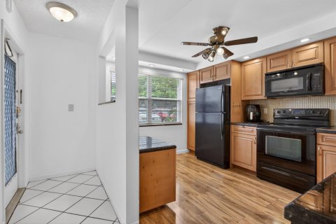 Condo in Coconut Creek, Florida, 2 bedrooms  № 2185219