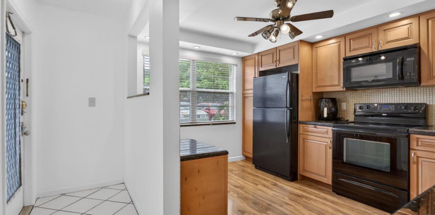 Condo in Coconut Creek, Florida, 2 bedrooms  № 2185219