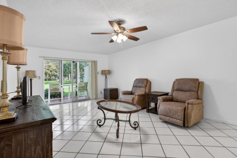 Condo in Coconut Creek, Florida, 2 bedrooms  № 2185219 - photo 11