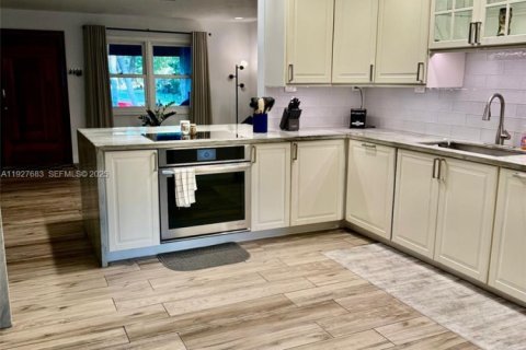 Снять в аренду виллу или дом в Дания-Бич, Флорида 3 спальни, 160.54м2, № 1988001 - фото 7