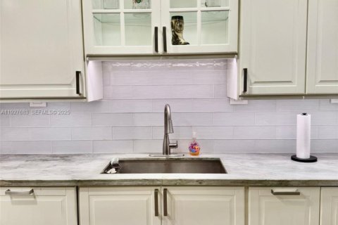 Снять в аренду виллу или дом в Дания-Бич, Флорида 3 спальни, 160.54м2, № 1988001 - фото 9