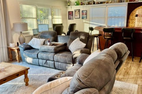 Снять в аренду виллу или дом в Дания-Бич, Флорида 3 спальни, 160.54м2, № 1988001 - фото 18