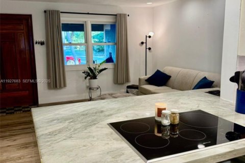 Снять в аренду виллу или дом в Дания-Бич, Флорида 3 спальни, 160.54м2, № 1988001 - фото 8