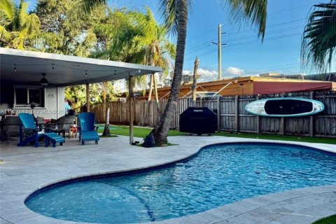 Снять в аренду виллу или дом в Дания-Бич, Флорида 3 спальни, 160.54м2, № 1988001 - фото 1