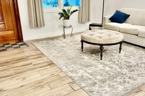 Снять в аренду виллу или дом в Дания-Бич, Флорида 3 спальни, 160.54м2, № 1988001 - фото 5