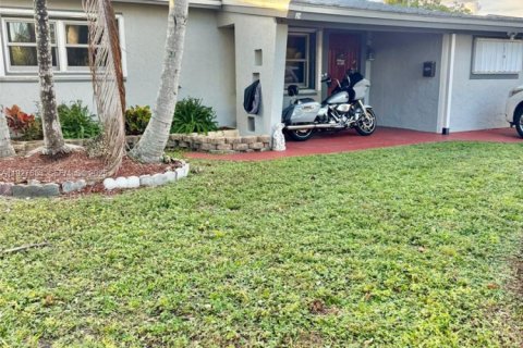 Снять в аренду виллу или дом в Дания-Бич, Флорида 3 спальни, 160.54м2, № 1988001 - фото 3