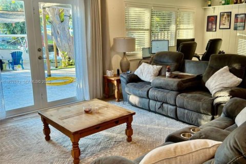 Снять в аренду виллу или дом в Дания-Бич, Флорида 3 спальни, 160.54м2, № 1988001 - фото 14