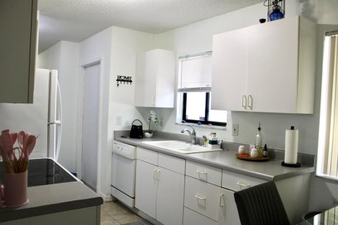 Villa ou maison à louer à Port St. Lucie, Floride: 3 chambres, 93.46 m2 № 2146571 - photo 7