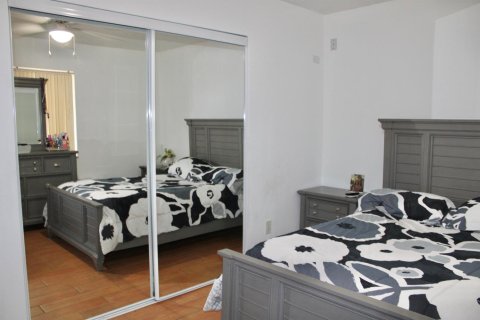 Villa ou maison à louer à Port St. Lucie, Floride: 3 chambres, 93.46 m2 № 2146571 - photo 4