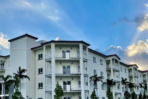 Condominio en alquiler en Doral, Florida, 1 dormitorio, 77.85 m2 № 1938920 - foto 1