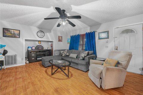 Villa ou maison à vendre à Poinciana, Floride: 2 chambres, 91.88 m2 № 2208035 - photo 11