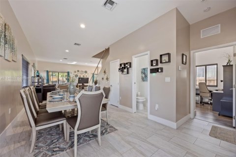 House in West Park, Florida 5 bedrooms, 229.28 sq.m. № 1855389 - photo 5