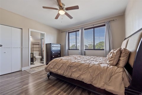 House in West Park, Florida 5 bedrooms, 229.28 sq.m. № 1855389 - photo 21
