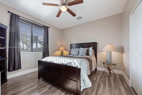 House in West Park, Florida 5 bedrooms, 229.28 sq.m. № 1855389 - photo 23