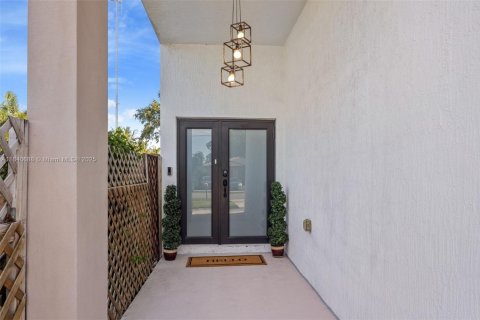 House in West Park, Florida 5 bedrooms, 229.28 sq.m. № 1855389 - photo 2