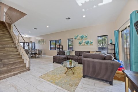 House in West Park, Florida 5 bedrooms, 229.28 sq.m. № 1855389 - photo 10