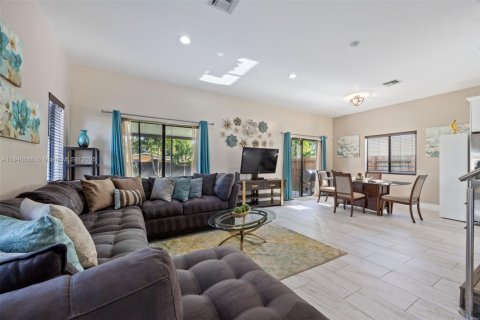 House in West Park, Florida 5 bedrooms, 229.28 sq.m. № 1855389 - photo 7