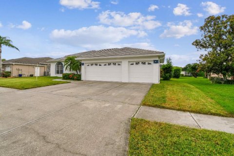 House in Sun City Center, Florida 4 bedrooms, 217.48 sq.m. № 1837346 - photo 2