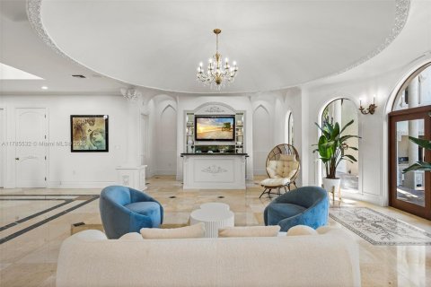 Купить виллу или дом в Санни-Айлс-Бич, Флорида 9 спален, № 1980476 - фото 13