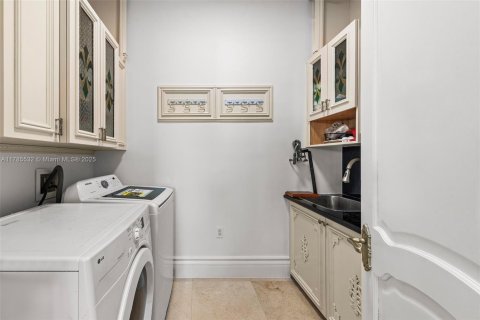 Купить виллу или дом в Санни-Айлс-Бич, Флорида 9 спален, № 1980476 - фото 23