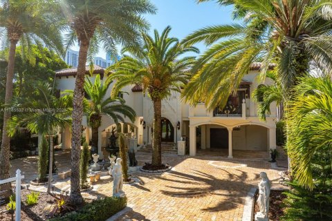 Купить виллу или дом в Санни-Айлс-Бич, Флорида 9 спален, № 1980476 - фото 3