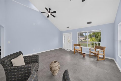 Villa ou maison à vendre à Cape Coral, Floride: 3 chambres, 183.11 m2 № 2287460 - photo 6