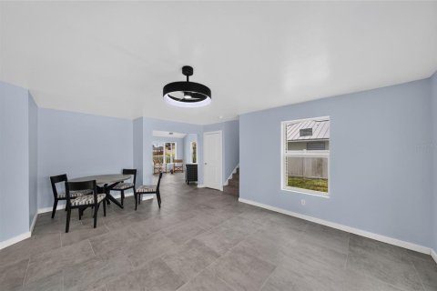 Villa ou maison à vendre à Cape Coral, Floride: 3 chambres, 183.11 m2 № 2287460 - photo 10