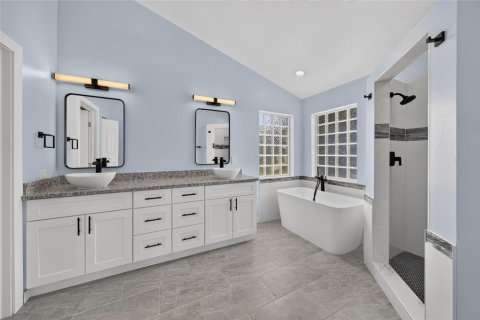 Villa ou maison à vendre à Cape Coral, Floride: 3 chambres, 183.11 m2 № 2287460 - photo 3