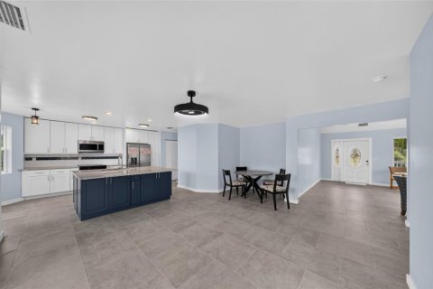 Villa ou maison à vendre à Cape Coral, Floride: 3 chambres, 183.11 m2 № 2287460 - photo 9