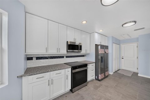 Villa ou maison à vendre à Cape Coral, Floride: 3 chambres, 183.11 m2 № 2287460 - photo 15