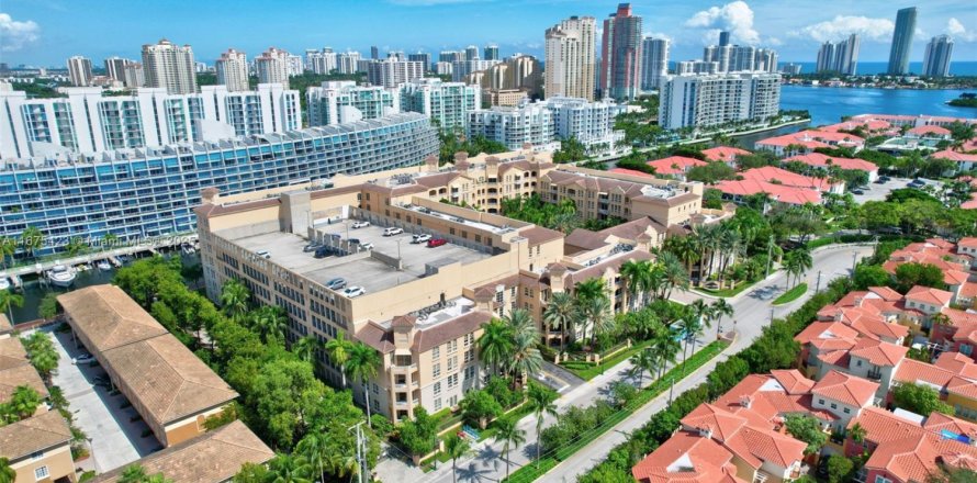 Кондоминиум с 2 спальнями в Авентура, Флорида № 2018227