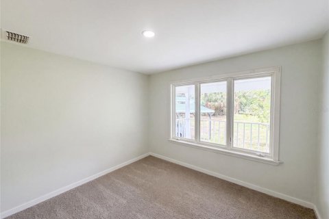 House in New Port Richey, Florida 3 bedrooms, 173.54 sq.m. № 2238798 - photo 15