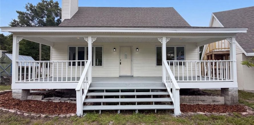 House in New Port Richey, Florida 3 bedrooms, 173.54 sq.m. № 2238798