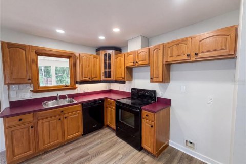 House in New Port Richey, Florida 3 bedrooms, 173.54 sq.m. № 2238798 - photo 6