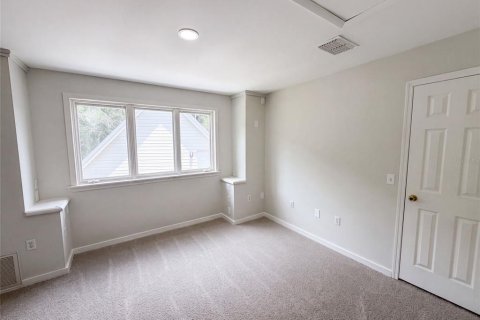 House in New Port Richey, Florida 3 bedrooms, 173.54 sq.m. № 2238798 - photo 14