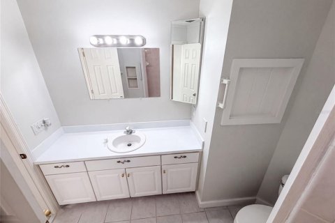 House in New Port Richey, Florida 3 bedrooms, 173.54 sq.m. № 2238798 - photo 20