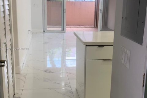 Condominio en alquiler en Miami, Florida, 2 dormitorios, 91.32 m2 № 2041338 - foto 17