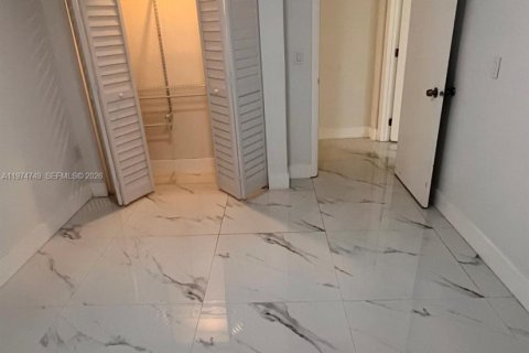 Condominio en alquiler en Miami, Florida, 2 dormitorios, 91.32 m2 № 2041338 - foto 7