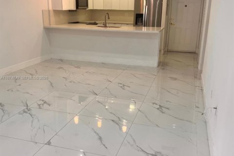 Condominio en alquiler en Miami, Florida, 2 dormitorios, 91.32 m2 № 2041338 - foto 3