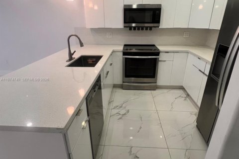 Condominio en alquiler en Miami, Florida, 2 dormitorios, 91.32 m2 № 2041338 - foto 2