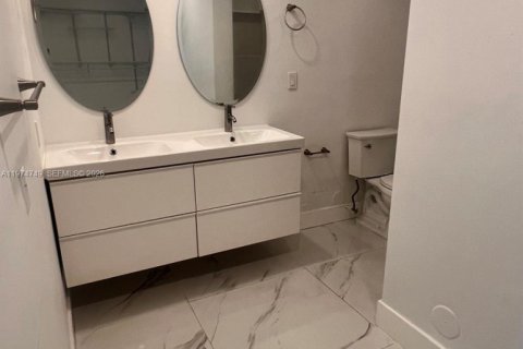 Condominio en alquiler en Miami, Florida, 2 dormitorios, 91.32 m2 № 2041338 - foto 12
